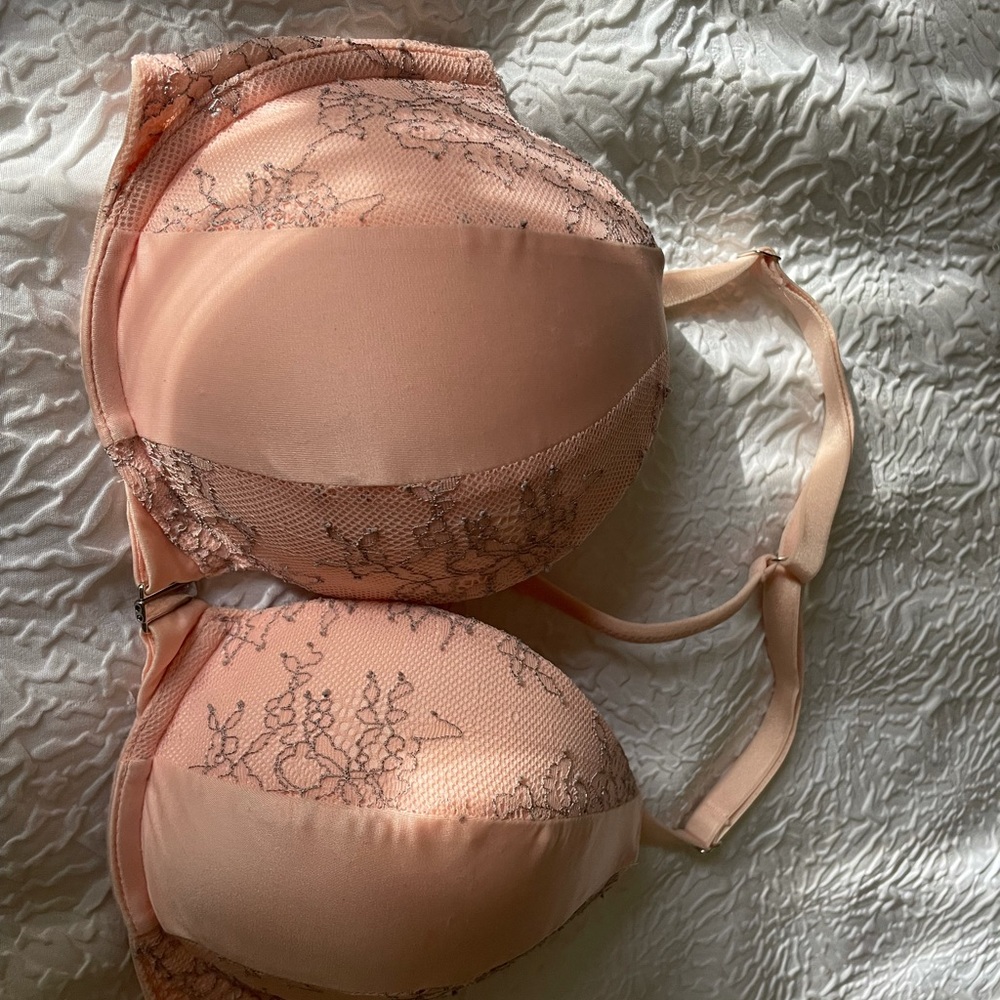 Very sexy Push up bra size 32DD
